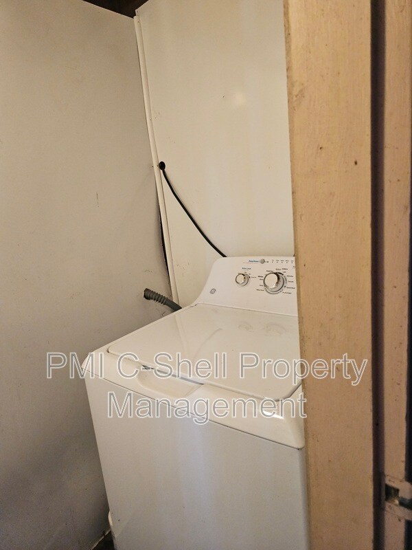Building Photo - 11 Brandywine Rd