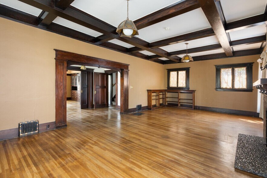 Living Room - 1019 W 6th Ave