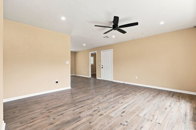 Building Photo - 65 2nd St