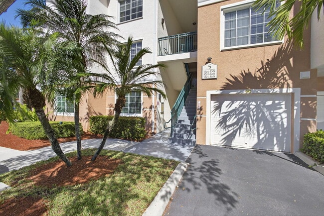 Building Photo - 5301 Myrtlewood Cir E