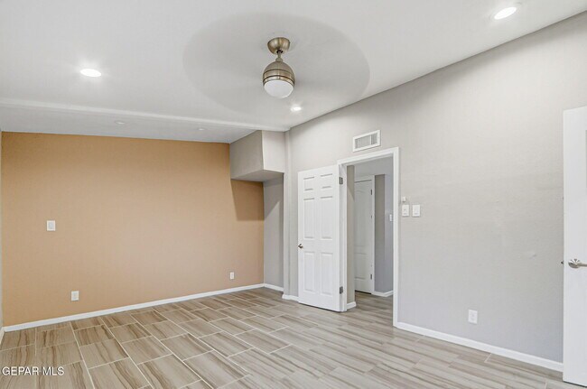 Building Photo - 10164 Dunbarton Dr