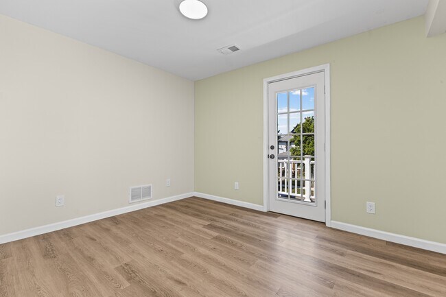 Building Photo - 3736 Iroquois St