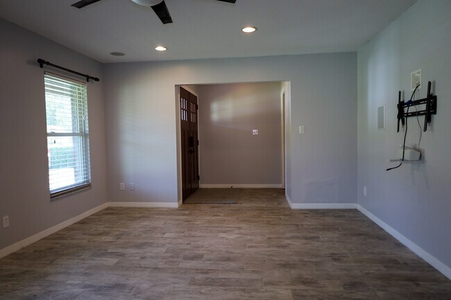 Building Photo - 4688 Posada Dr