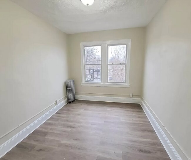 Building Photo - 190 1st St