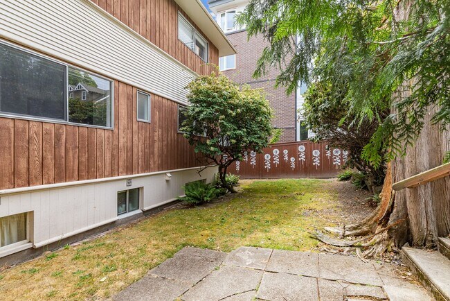 Building Photo - 5152