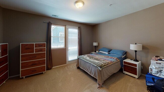 Building Photo - Desirable 3 Bedroom 3 Bathroom home in quiet neighborhood!