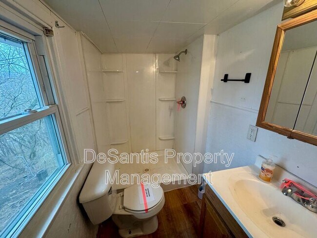 Building Photo - 474 Spang Ave