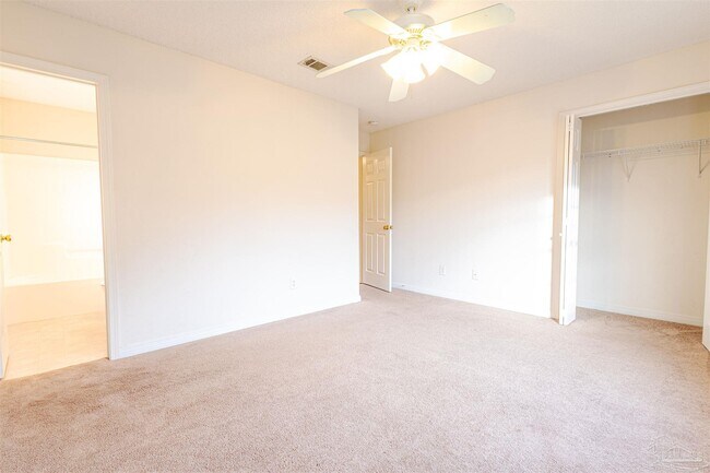 Building Photo - 10719 Crosscut Dr