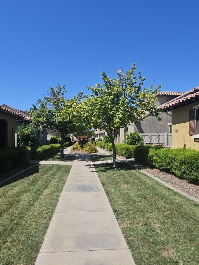 Building Photo - MOVE-IN READY HOME IN COOLEY STATION!