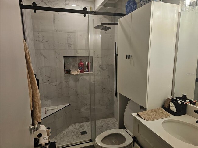 Building Photo - 915 Club Cir