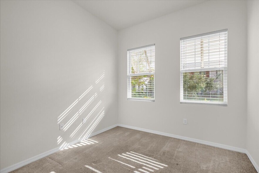 Building Photo - 2444 Varenna Loop
