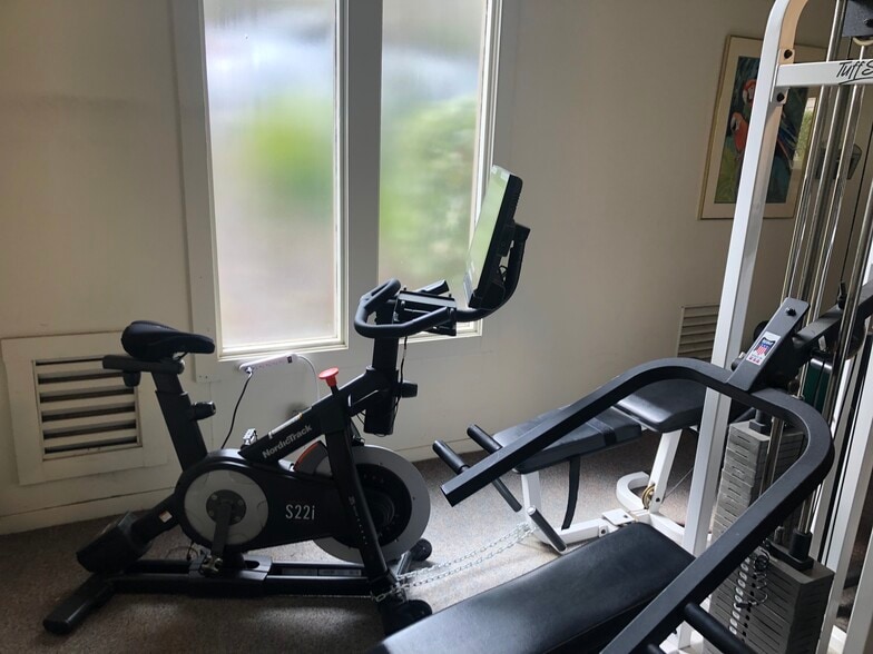 Building Photo - 100 Kinross Dr