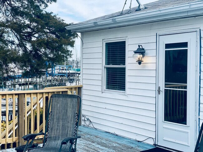 Building Photo - 14380 Calvert St