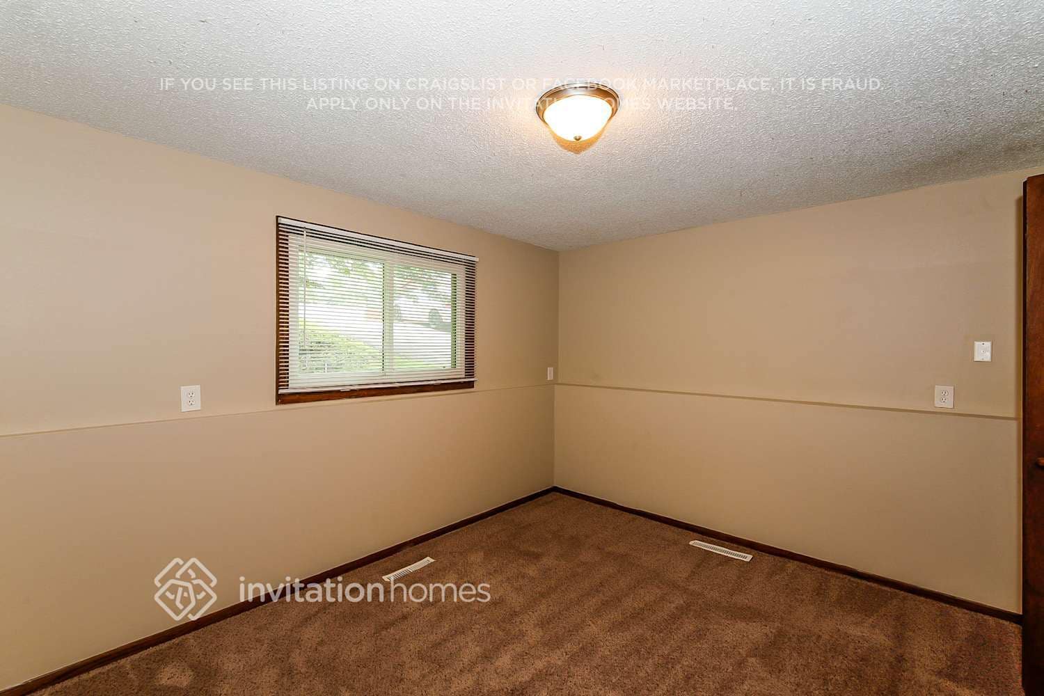 Building Photo - 4804 W Hidden Valley Dr