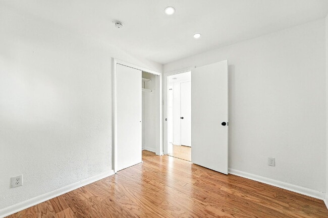 Building Photo - Great Property in the DU area!