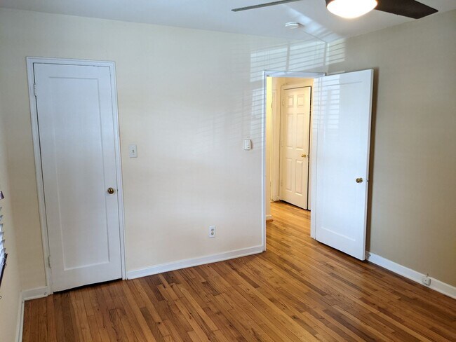 Building Photo - Updated and extremely well-maintained Rock...