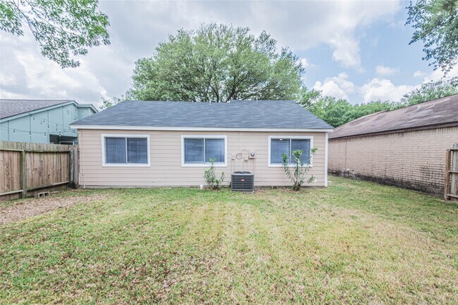 Building Photo - 7522 Pepperbrook Dr