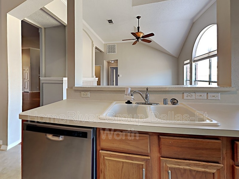 Building Photo - 7209 Chaucer Dr