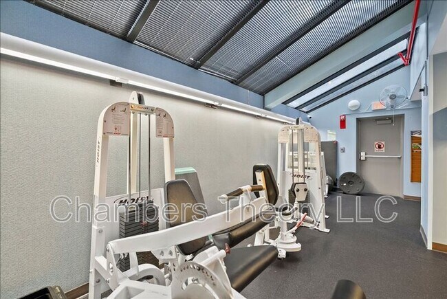 Building Photo - 1530 Key Blvd