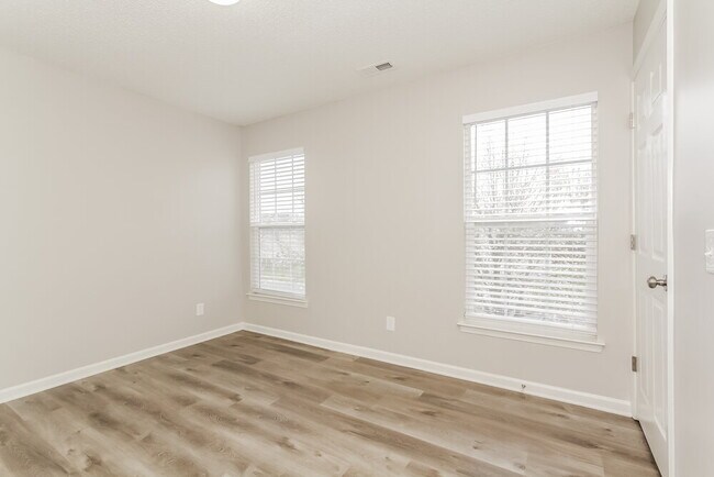 Building Photo - 11123 Sandboar St