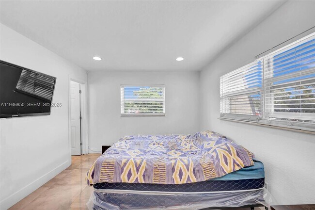 Building Photo - 4530 SW 54th St