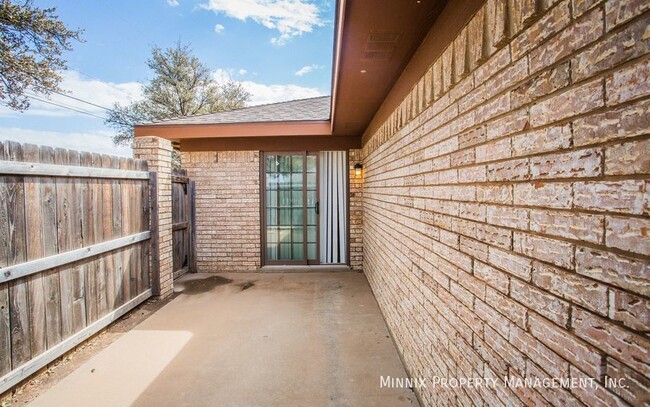 Building Photo - 4701 Country Club Dr