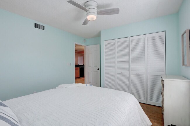 Building Photo - 1501 Chesapeake Ave