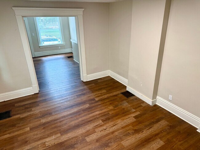 Building Photo - 3 Bed, 1 Bath Near Downtown Columbus