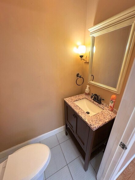 Building Photo - 848 Main St