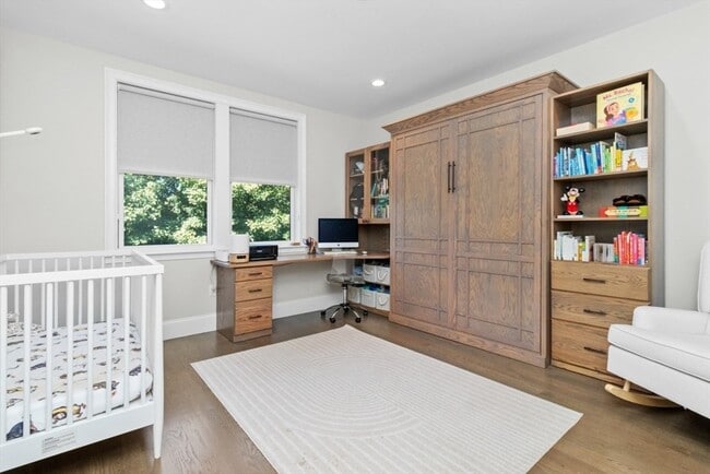 Building Photo - 2 Elm St