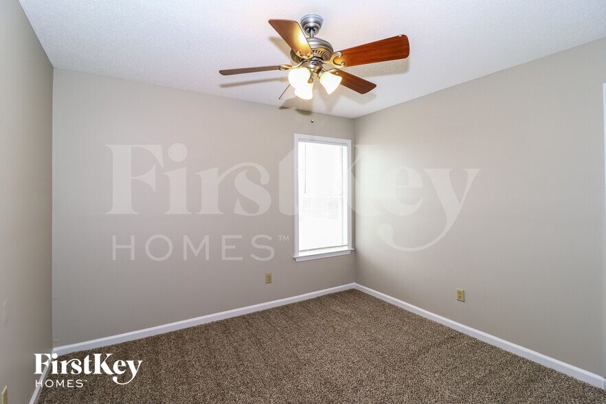 Building Photo - 9689 Kingsridge Dr