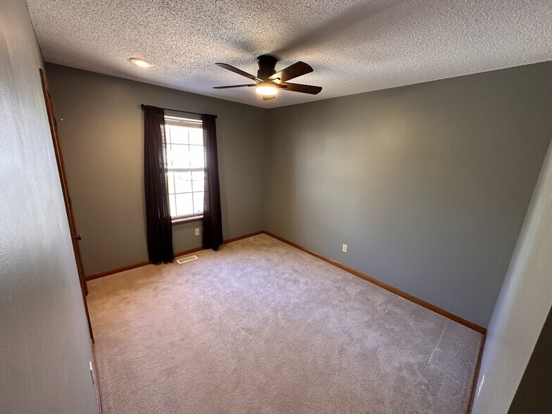 Building Photo - 15209 W 91st Pl