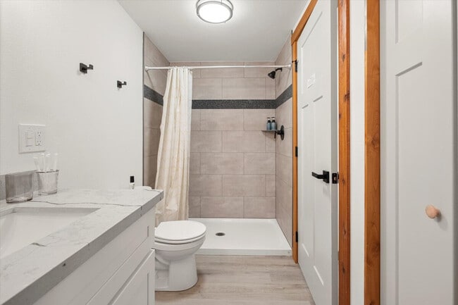 Building Photo - 125 Mountain View Dr