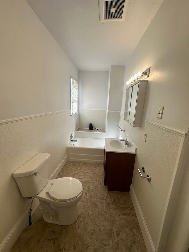 Building Photo - 2 bed 1 bath update home with original hardwood