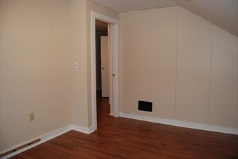 Building Photo - 21 Elm St