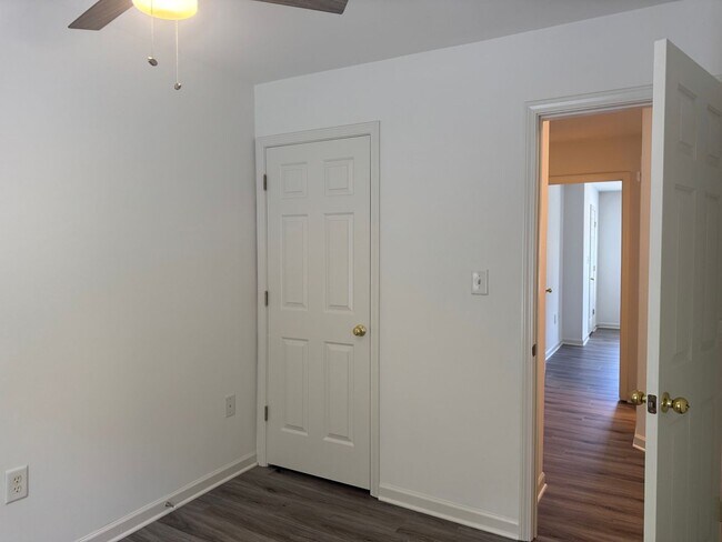 Building Photo - Three Bedroom Townhouse in Sherrills Ford with Bonus Room