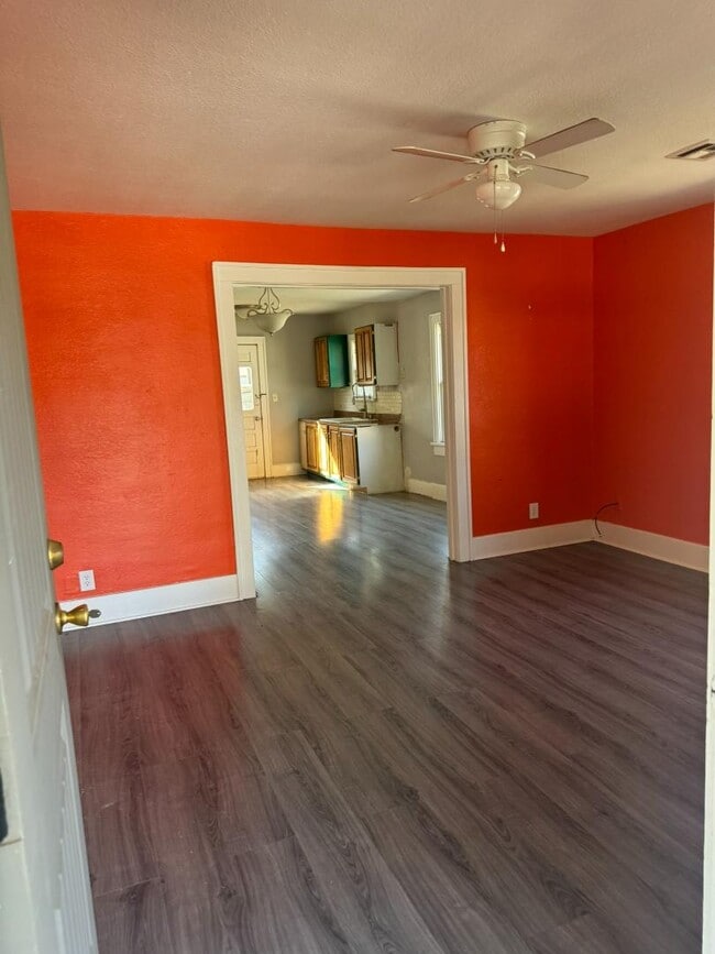 Building Photo - 416 S Adams St