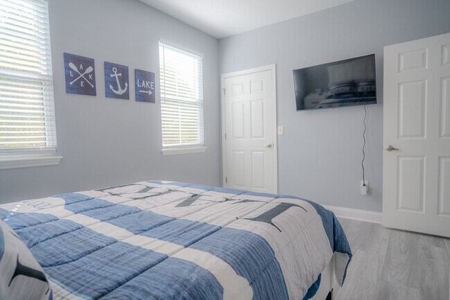 Building Photo - 3/2~Soho St ~ Resort Style Living!!!