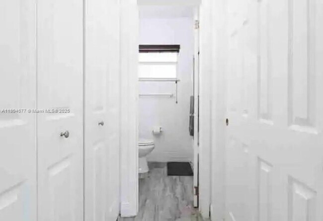 Building Photo - 471 NE 37th St