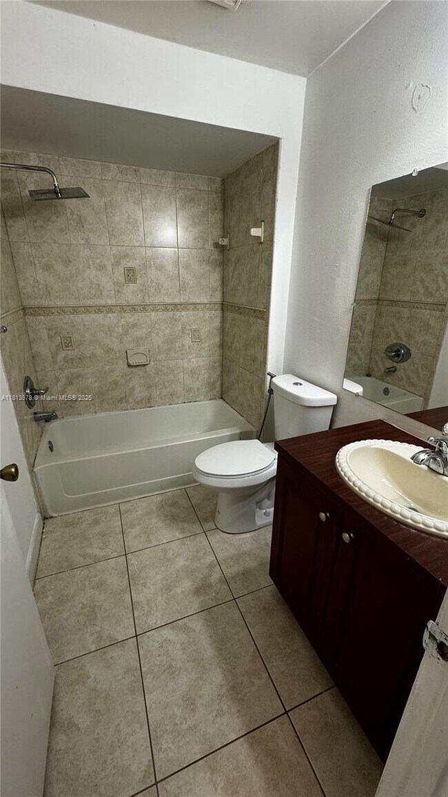 Building Photo - 9999 Summerbreeze Dr