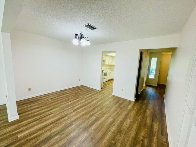 Building Photo - Townhome in Ormond Beach