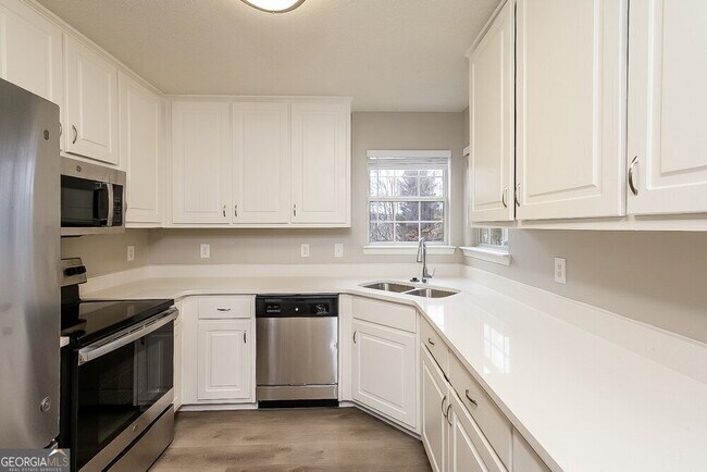 Building Photo - 545 Wyntuck Dr