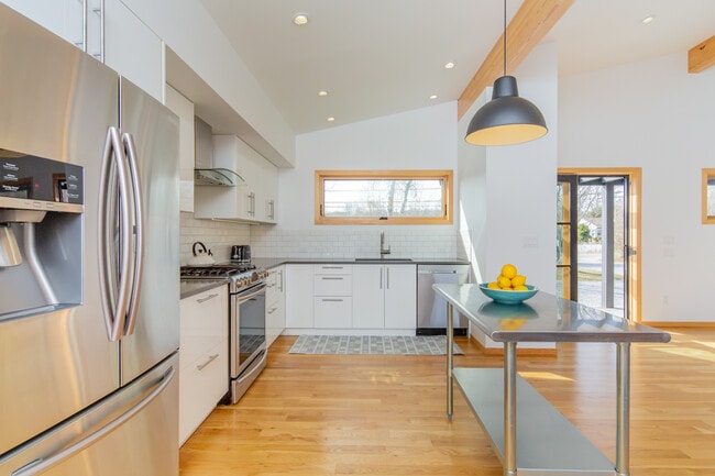 Building Photo - 22 St Mary's Rd