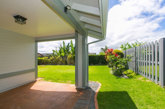 Building Photo - BACK ON MARKET**Single level spacious home...