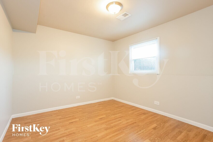 Building Photo - 565 Franklin Ave