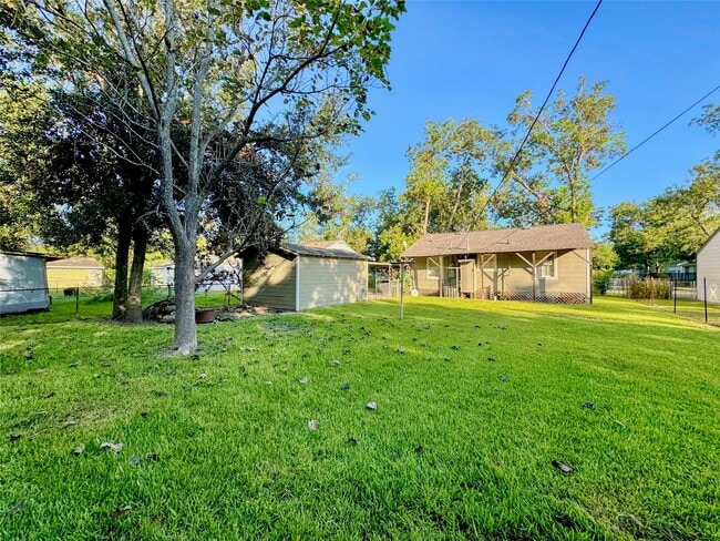 Building Photo - 6714 Dillon St