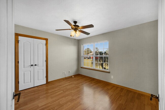 Building Photo - 1202 Hershel Dr