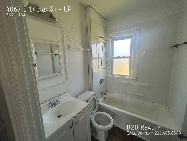 Building Photo - 4067 E 143rd St
