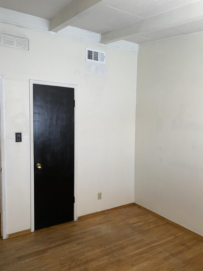 Building Photo - 111 W 23rd St