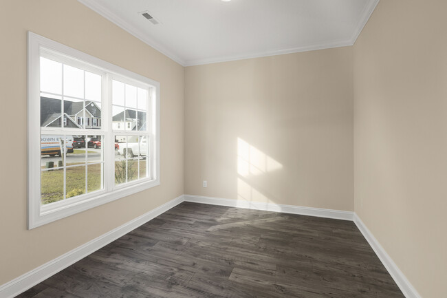 Building Photo - 463 Worsley Wy